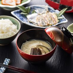 ナスとそうめんの味噌汁