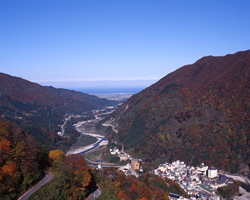 美しい山々と水に囲まれた宇奈月は、日本のザルツブルグ