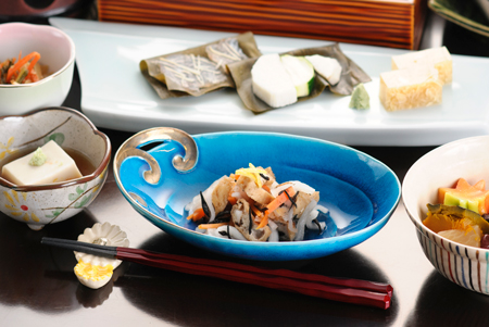 五箇山豆腐と柚子、庄川ならではの酢の物。