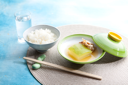 透き通るような翡翠色をした、冬瓜の冷たい煮物